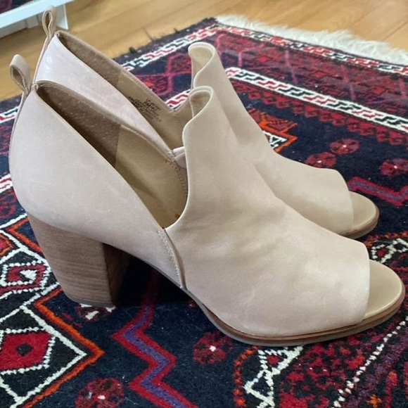 Lucky Brand Peep Toe Shoes - Picture 2 of 8